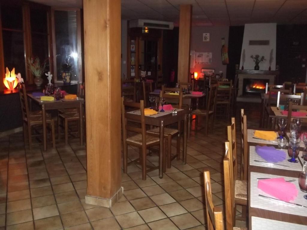 Hotel Des Cotes De Meuse Saint-Maurice-sous-les-Côtes Zewnętrze zdjęcie